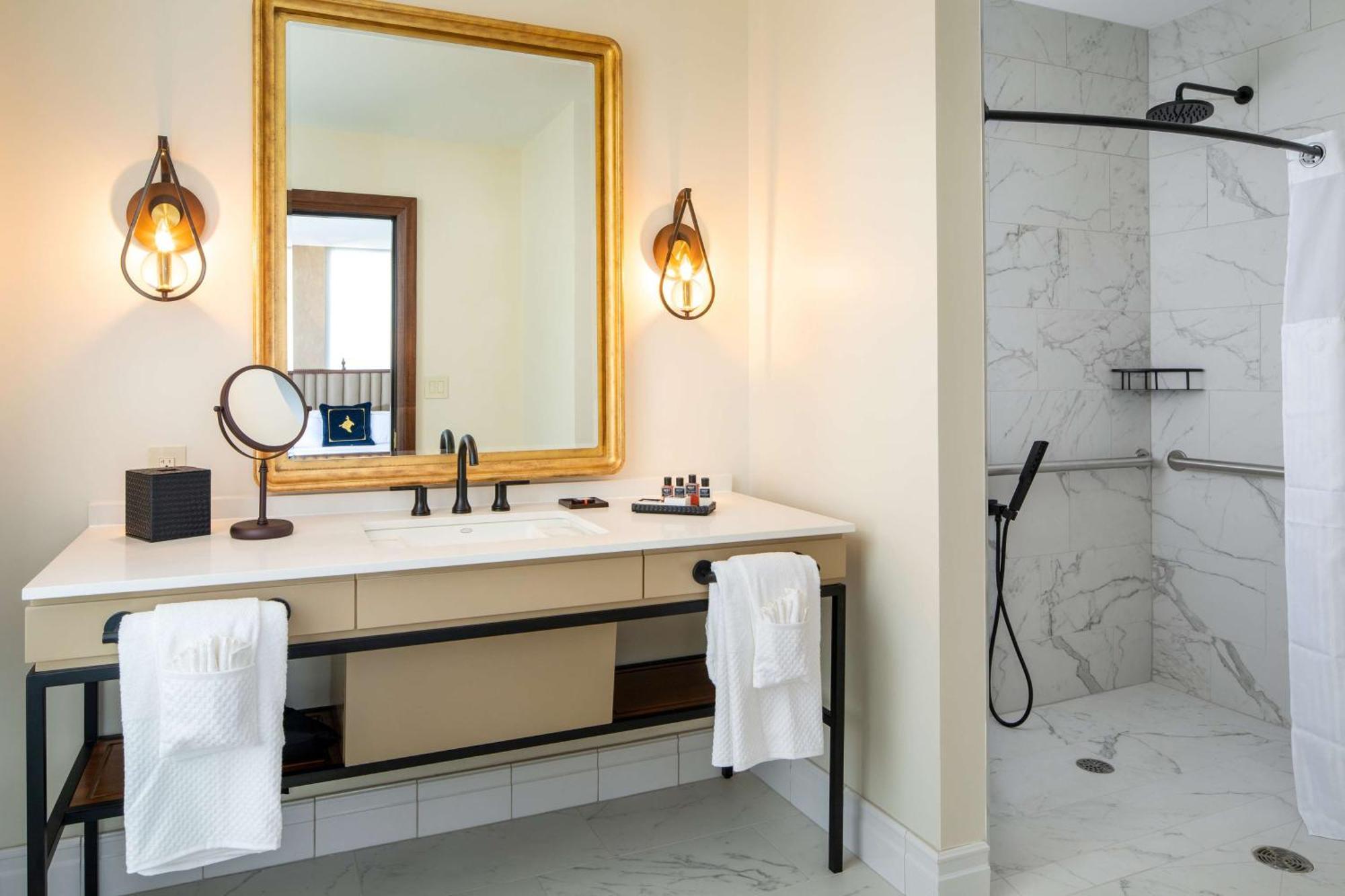 The Peregrine Omaha Downtown Curio Collection By Hilton Hotell Exteriör bild
